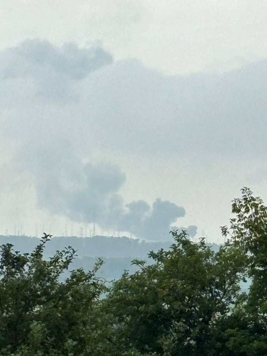 NOELreports's tweet photo. Ukraine’s SBU said it struck the Cherkasy oil pumping station in Bashkortostan, a key Transneft-Ural facility 1,500 km from Ukraine’s border. At least 8 SBU drones reportedly hit the site, causing fires near the tank farm and production facilities. #Ukraine https://t.co/lTIzl7Nw7k