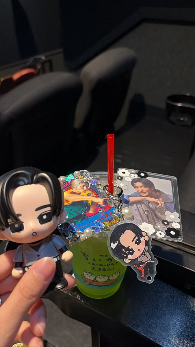 meme_me37's tweet photo. 🖤🔫SAKAMOTODAYS🔫🖤
ルンルンで副音声楽しみに映画見に行ったのにとっくの昔に終わってて悲しみ💔
ちゃんと期間中に2回目行かなかった自分を怒りたい💢笑
でも安定に目黒さんぶっ飛んだ演技してて2回目も面白かったし愛おしかったぞ😚🖤
やっぱり目黒見ると目黒愛復活しますわ🙊💞 https://t.co/ueHsvlK78w