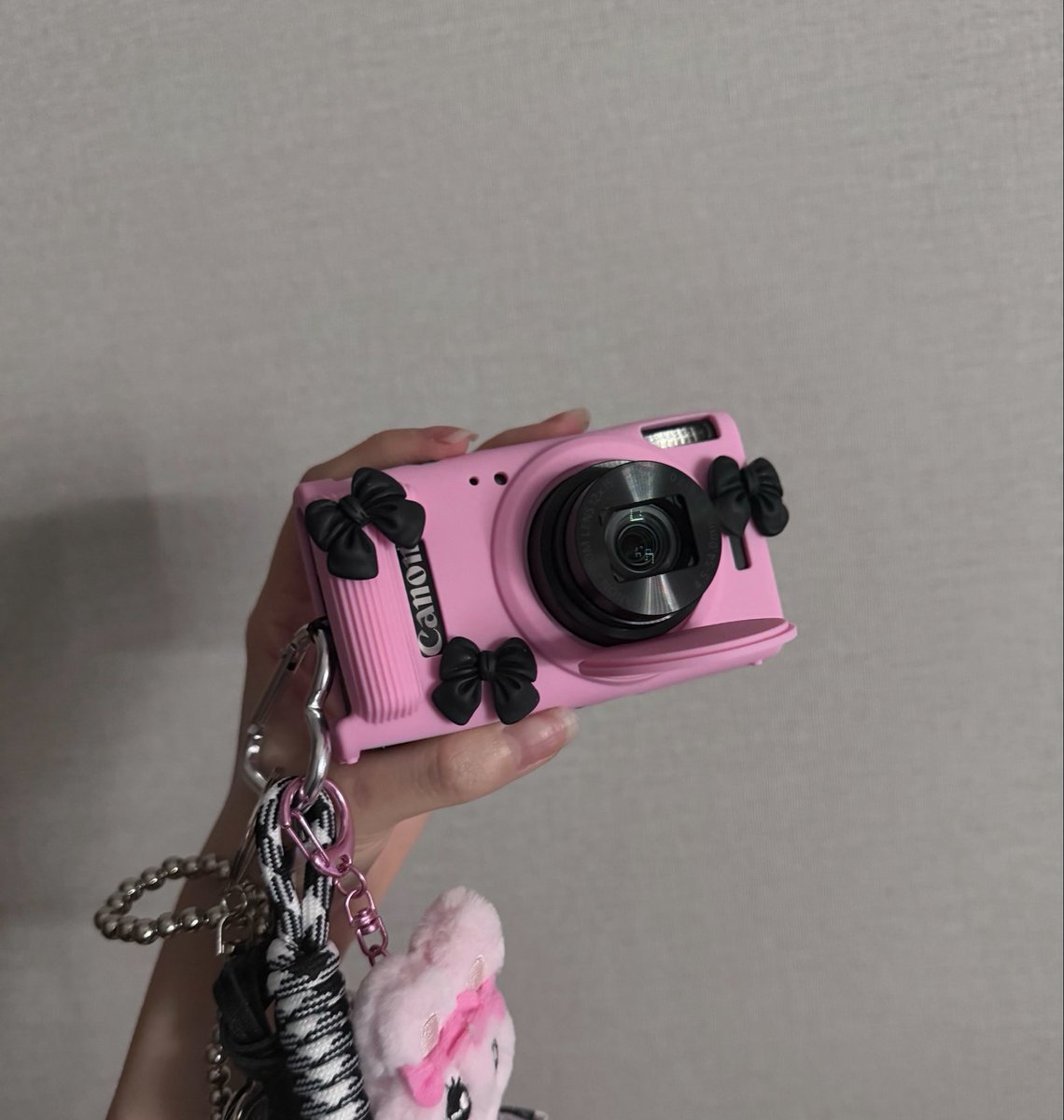 tamukun_36's tweet photo. デジカメのixy650盛れすぎてえぐい

シリコンカメラカバーも売ってるし本体が軽いからデコってもまじでずっと軽いwww

こんな盛れるカメラ初めて出会った https://t.co/sTN784sUWr
