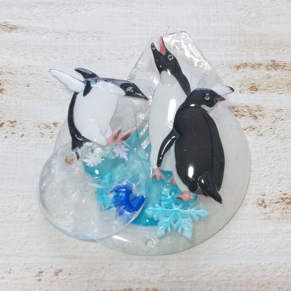 raichimu3373's tweet photo. ペンギンバザール レイクタウン
#ペンバザレイクタウン
に参加させていただきます🐧

日程： 7月25日(土)・26日(日)
会場： イオンレイクタウンkaze 1階 翼の広場（埼玉県越谷市）

新作のブローチや耳飾り
ペンギン尽くしの浴衣やコルセット帯
ポストカードなど

よろしくお願いいたします☆ https://t.co/hGFouRMzp8