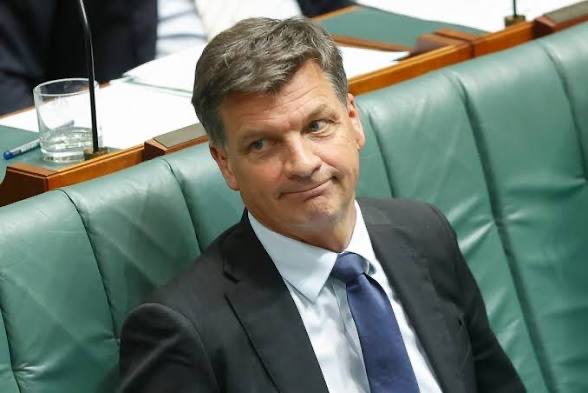 CaraMia200's tweet photo. #Auspol #AngusGate tried to link the Chinese missile test to #Telstra’s software glitch for NO reason & with NO evidence.
#LNPcrooks, how are his numbers?
#Hastie good to go, yet?
No pressure but you’re
D Y I N G. https://t.co/loCqfM6M3h