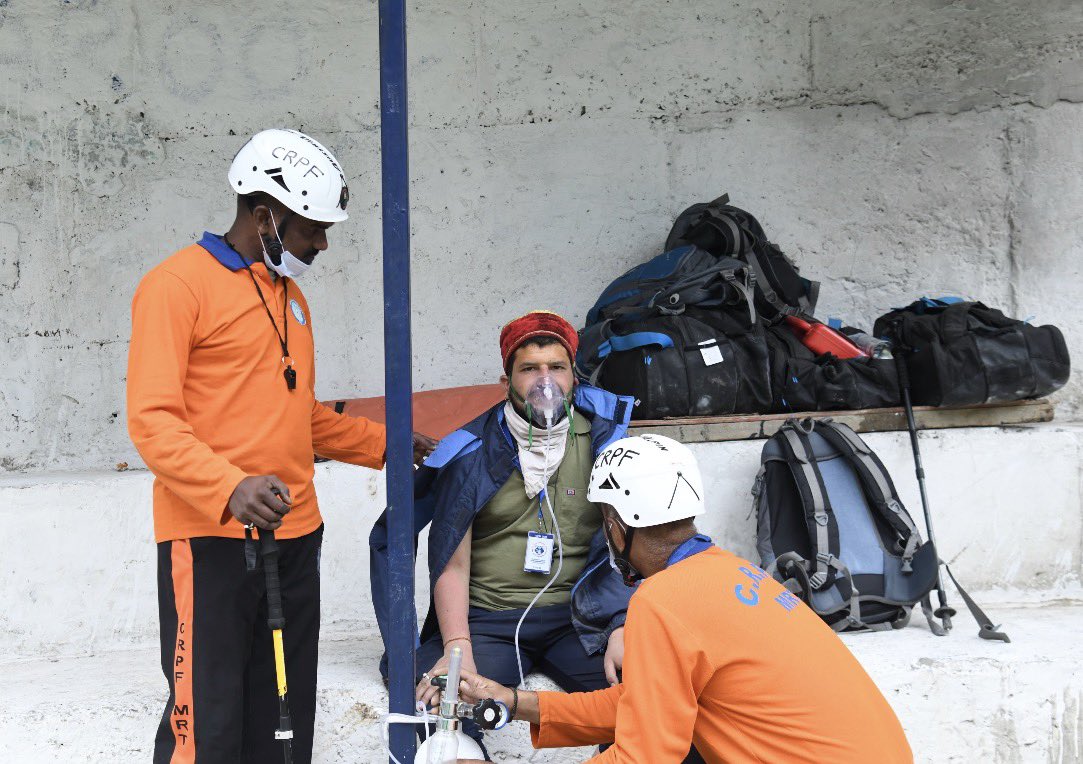 digsnrnorth's tweet photo. From administering vital oxygen support to conducting critical stretcher evacuations and treating physical exhaustion, our #MountainRescueTeams(MRT) @crpfindia are guarding lives at every peak #amarnathyatra #Baltal axis @crpf_srinagar @ShriSasb @OfficeOfLGJandK https://t.co/RDtvUeYWQL