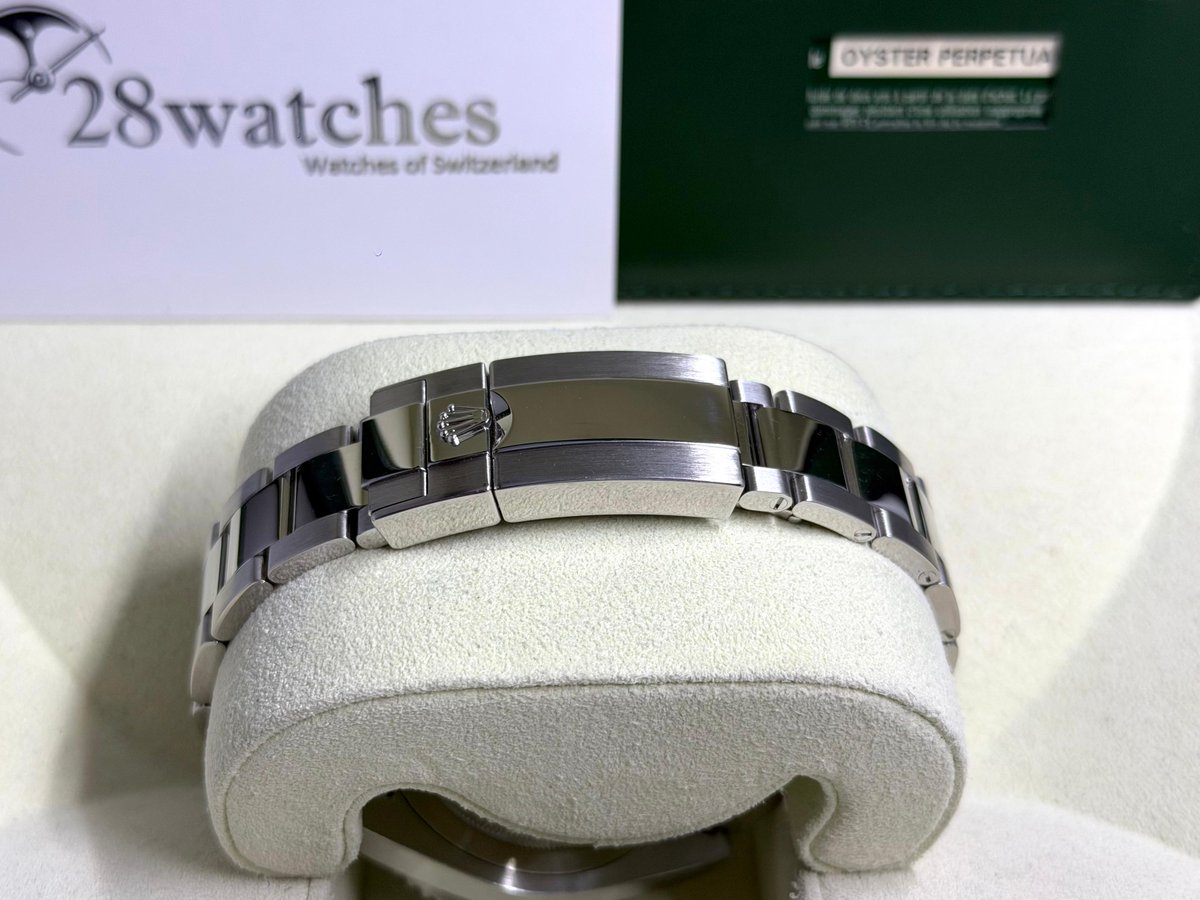 28Watches's tweet photo. Pre-owned Rolex GMT-Master II 116710LN - 28watches
[2009 40mm]

WhatsApp/Mobile: +852 6128 2828
Address: Shop G10B G/F Causeway Bay Plaza 1, Hong Kong
https://t.co/HQSYqeCF3C

#28Watches #Rolex #GMT-Master II #116710LN #T415537 https://t.co/3qx0YYMBXf