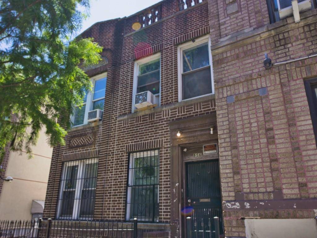 PATCALT's tweet photo. #SunsetPark vibes with serious upside ✨

1920 brick multi-family, 8 beds/4 baths, modern upgrades, steps to Brooklyn waterfront + Industry City. Perfect for investors and end-users eyeing growth 📈

Tour it here 🎥 https://t.co/6o8LdEARDn https://t.co/tmr4pJgfWR