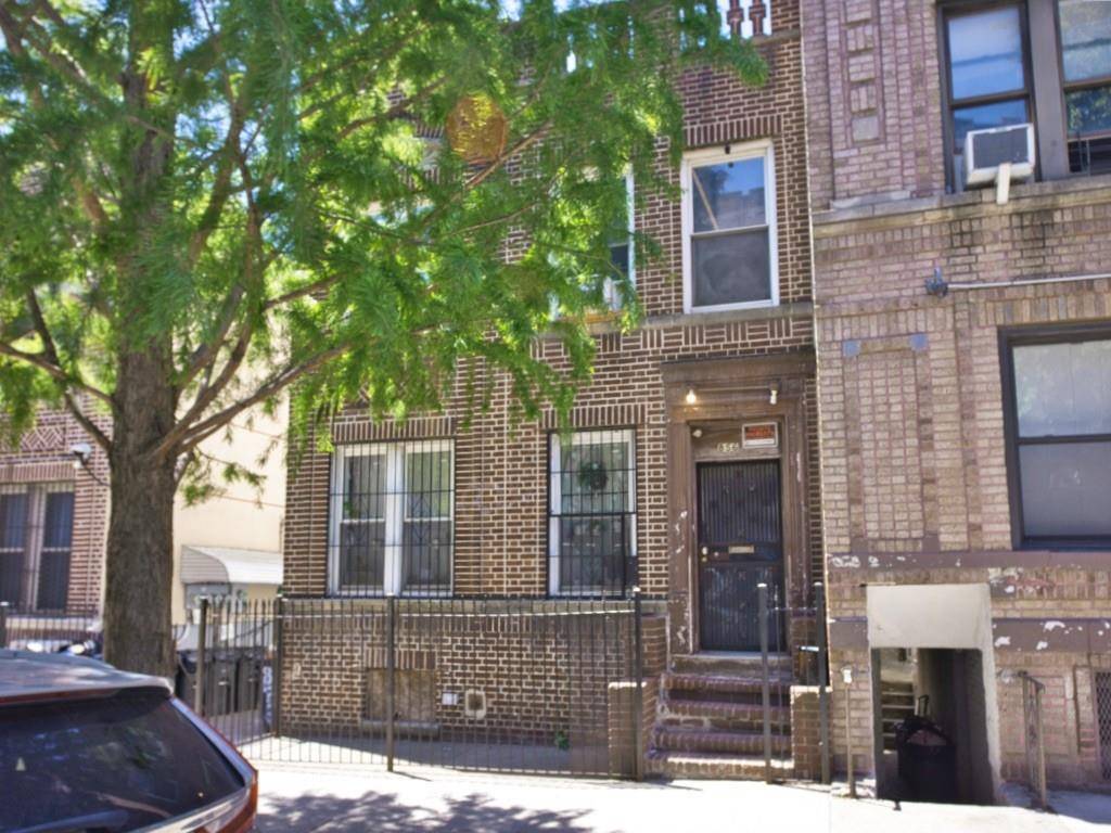 PATCALT's tweet photo. #SunsetPark vibes with serious upside ✨

1920 brick multi-family, 8 beds/4 baths, modern upgrades, steps to Brooklyn waterfront + Industry City. Perfect for investors and end-users eyeing growth 📈

Tour it here 🎥 https://t.co/6o8LdEARDn https://t.co/tmr4pJgfWR
