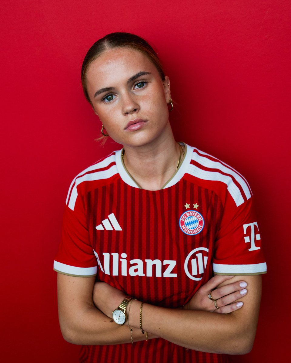 FCBfrauen's tweet photo. Sophies erster Tag in München in 📸😍 https://t.co/7HCMtdc4ut