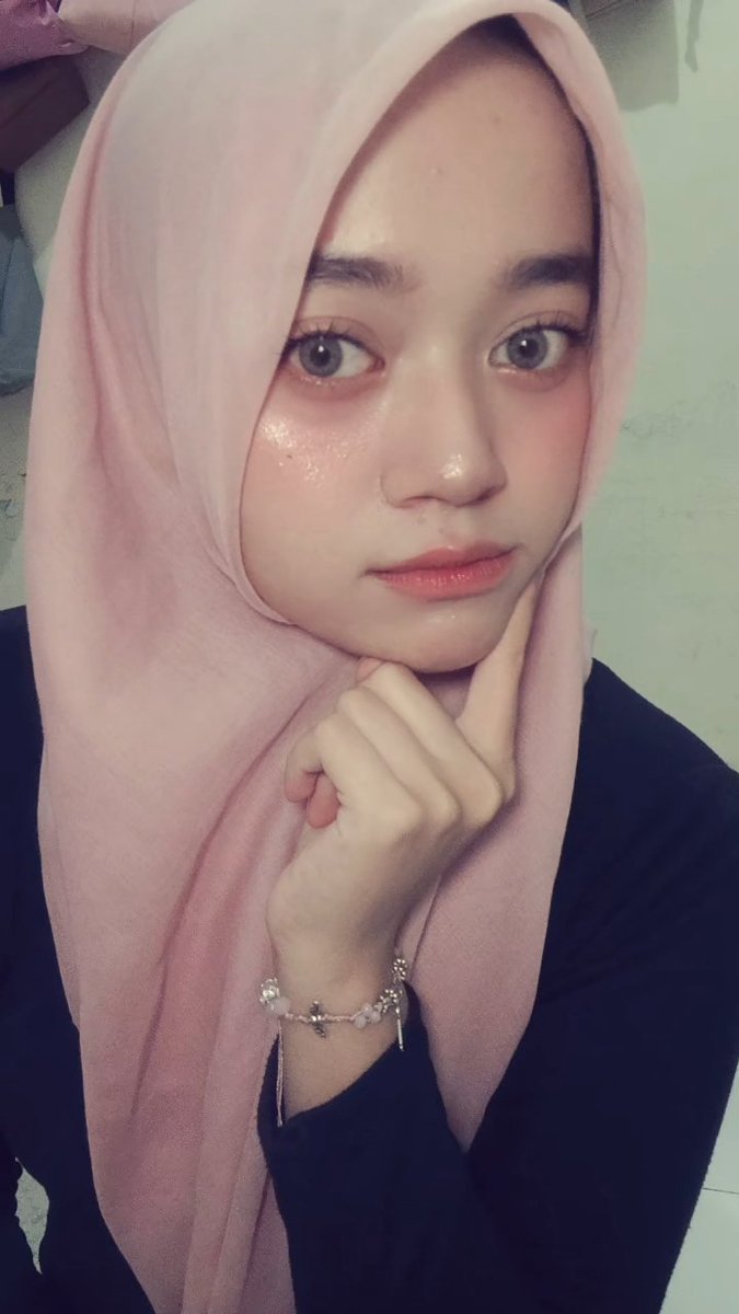 lowsyra's tweet photo. makeupan sek best https://t.co/lbPPhhpKgK