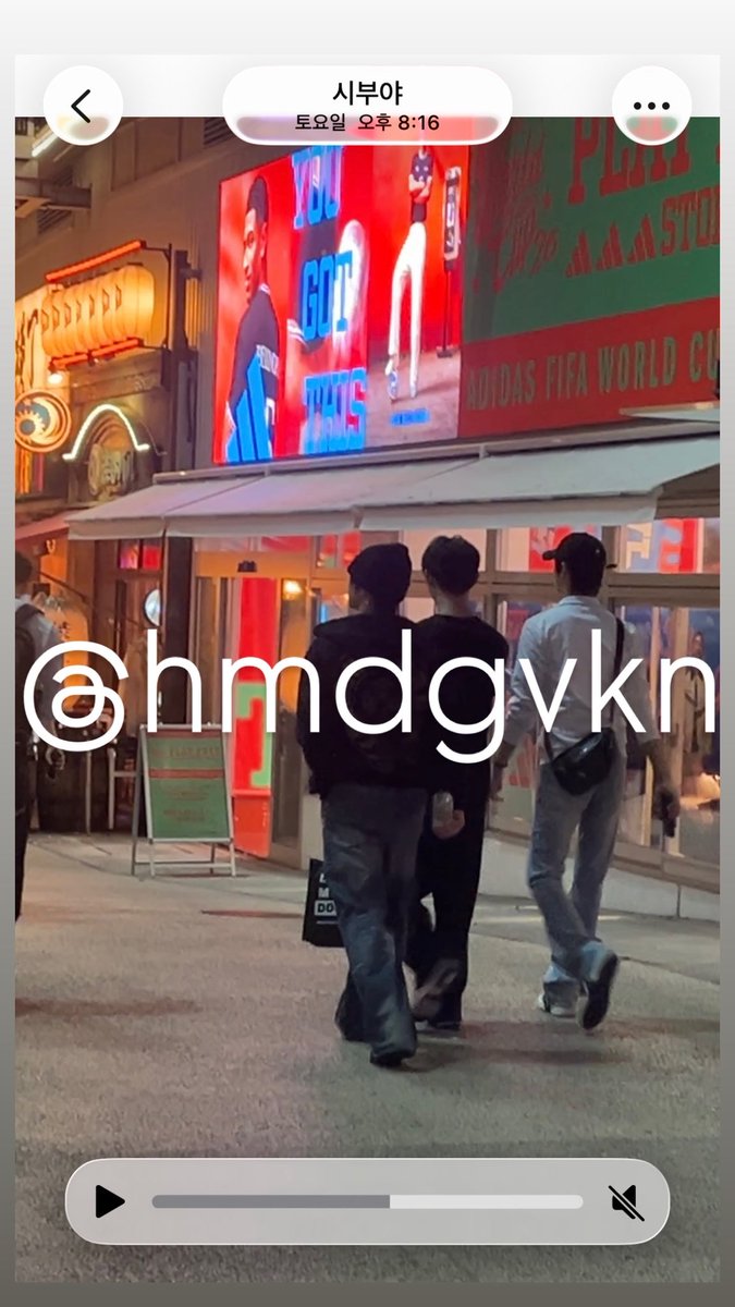 hmdgvkn's tweet photo. 土曜日渋谷でユジン スンオン ギュビンの3人に遭遇しました😭私のカバンについてるギュニニに気づいて立ち止まってくれ、少しお話してくれました😭 ギュビンから手を差し出して握手もしてくれました さらに日本語で「もっと応援してください」と伝えてくれました😭😭本当に今でも信じられないㅠ https://t.co/AZMxOAeRS4
