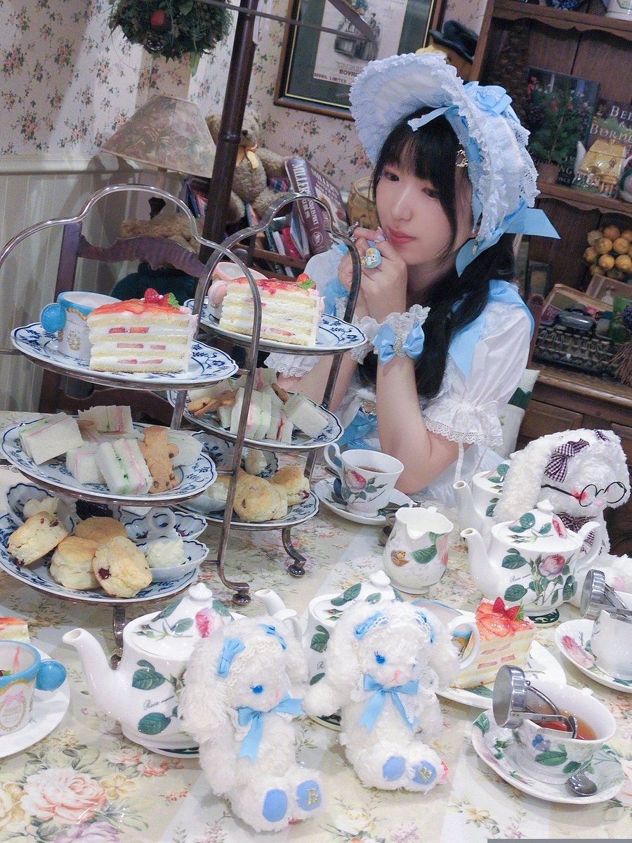 momoka_etoile_'s tweet photo. 白サックス色が涼しげなプリンセスコーデ🤍🩵🦢で���名前まで可愛いプリンセスケーキをいただいた🍰✨ https://t.co/k76WB9i287