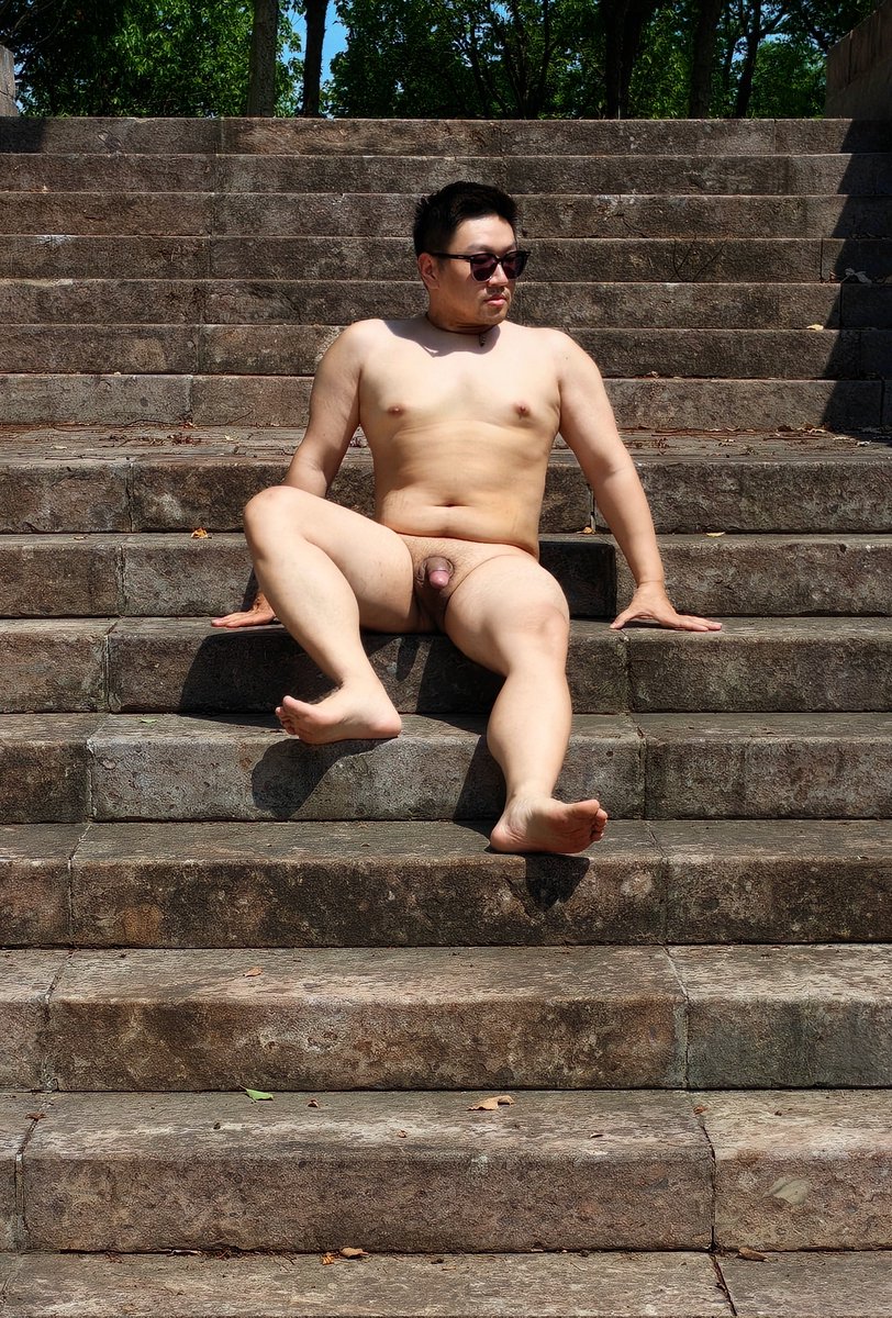 Fella_Andrix's tweet photo. 就算在��头攒动的公园里，只要想记录，有时也不需要太多准备和顾虑。 https://t.co/dwCv5tzJ85