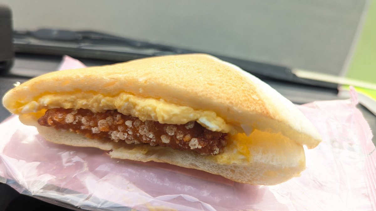 ZUtoisa's tweet photo. セブンのたまごサンドにサクサクチキン(ピザポテト)をサンド。 https://t.co/THm4YryrK9