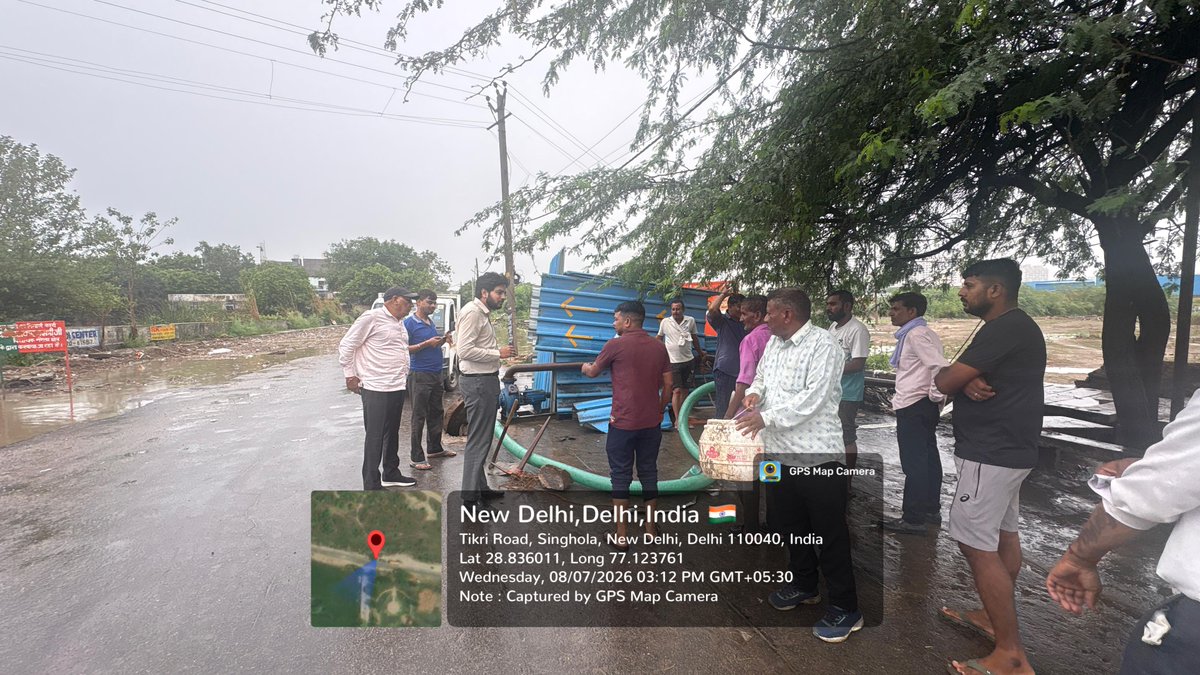 DmcNarela's tweet photo. Inspection conducted by Sh. Raghvendra Meena, IAS  to ensure cleaner surroundings, obstruction-free roads, effective sanitation, dust mitigation measures.
@LtGovDelhi
@CMODelhi
@dip_delhi
@SecyDIP
@MCD_Delhi
@SBM_MCD https://t.co/8oBKkDZ5yP