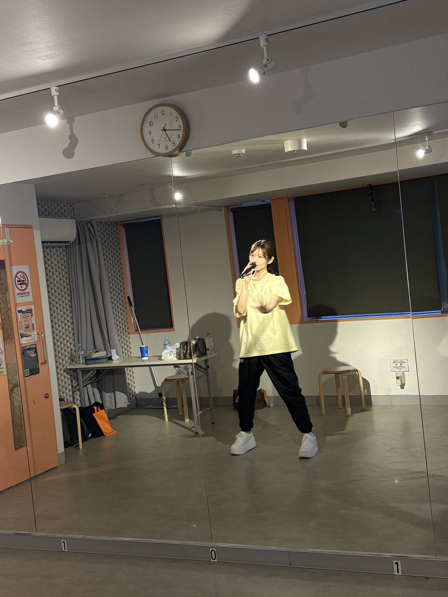 Moena_Saika_mgr's tweet photo. 7/25(土)に大阪で開催する河北彩花ファンミーティングイベントでは今まで見せた事のない姿をお届け予定です💪🏼

今日はそのリハーサル🏃
写真からどんな事をするのか想像してみて下さい☺️
4枚目の姿だけは見れないかもしれませんが💦

@Saika_Kawakita 

チケットはコチラ
↓
https://t.co/eAZRz0tuA2 https://t.co/cRIHDsKCub