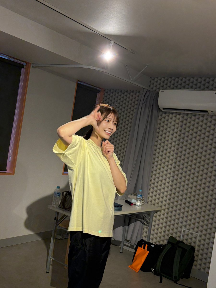 Moena_Saika_mgr's tweet photo. 7/25(土)に大阪で開催する河北彩花ファンミーティングイベントでは今まで見せた事のない姿をお届け予定です💪🏼

今日はそのリハーサル🏃
写真からどんな事をするのか想像してみて下さい☺️
4枚目の姿だけは見れないかもしれませんが💦

@Saika_Kawakita 

チケットはコチラ
↓
https://t.co/eAZRz0tuA2 https://t.co/cRIHDsKCub
