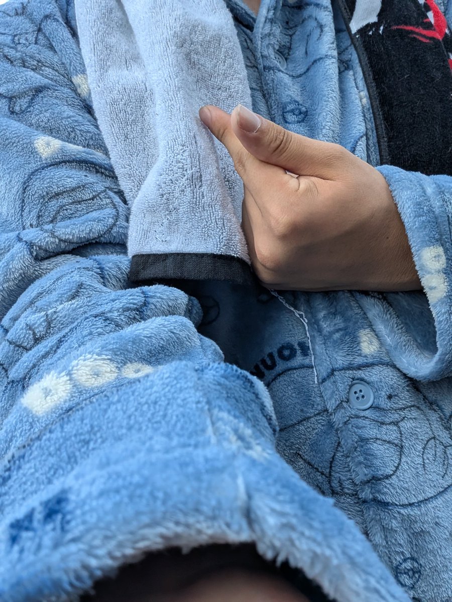 suikawa536's tweet photo. どうもヌオーとドオーのパジャマを着ていてすいちゃんにやかましい星詠みいるなって言われたその張本人のすいかわですwwww最後の最後ですいちゃんに反応してもらえてよかった😭😭😭😭とてもいい思い出もできて最高の1日だった😭😭さて明日は現実か😇
#星詠みぱじゃぱ https://t.co/A32WvEGrd3