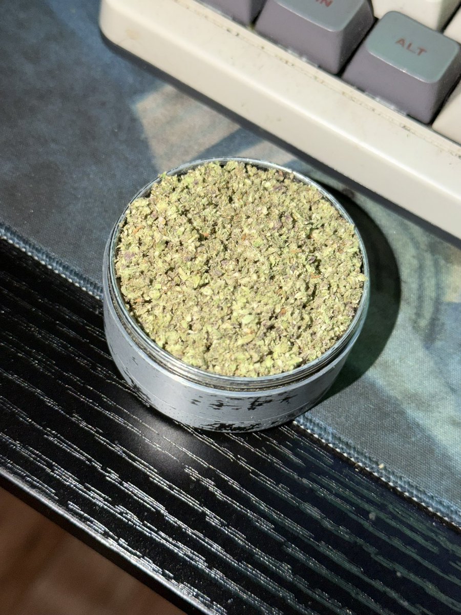 godimophantom's tweet photo. Nothing like a packed grinder ๐ฎโ๐จ
Wake and bake anyone??
#weed #weedporn #gethighstayhigh https://t.co/1qjsAnurOb