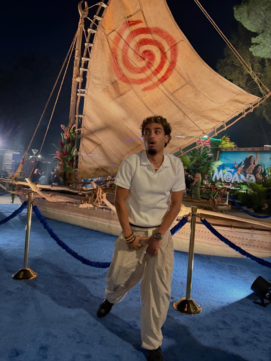 NotOrlandoLucas's tweet photo. People kept mistaking me for Dwayne Johnson❤️😍 https://t.co/zjo3CCVFiB