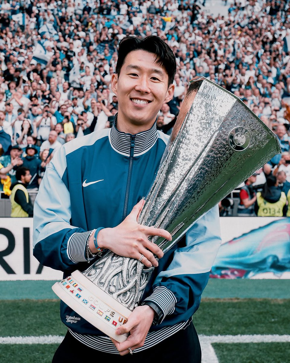 Spurs_PT's tweet photo. Feliz aniversário, Sonny! 🎂🎉🤍 https://t.co/cjejnxSjos