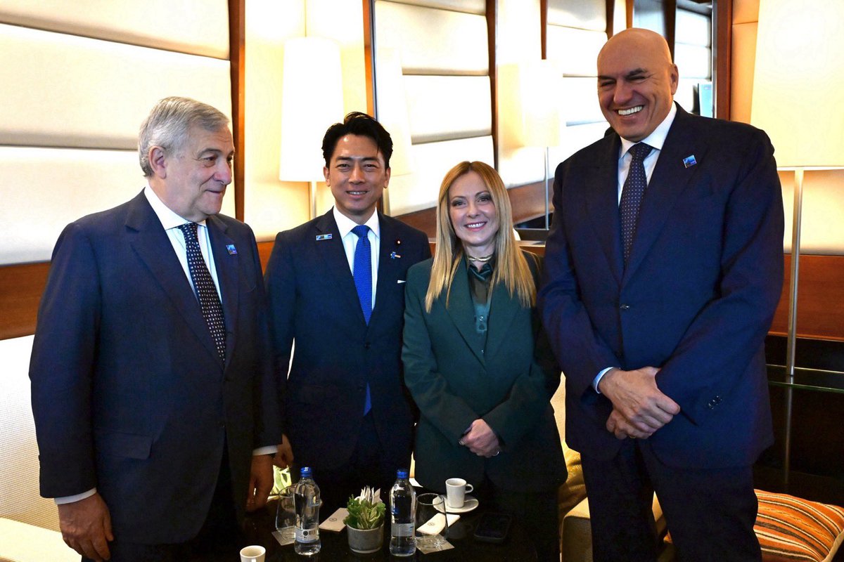 shinjirokoiz's tweet photo. イタリアのメローニ首相、タイヤーニ副首相・外務・国際協力大臣、クロセット国防大臣が勢揃いの貴重な機会をいただきました。私が「クロセット大臣といるとボディーガードみたいで安心します」と言ったら、「私もよ（笑）」と笑い合いました。クロセット大臣の友情とメローニ首相のご厚意に心から感謝です。＠GiorgiaMeloni @GuidoCrosetto @Antonio_Tajani