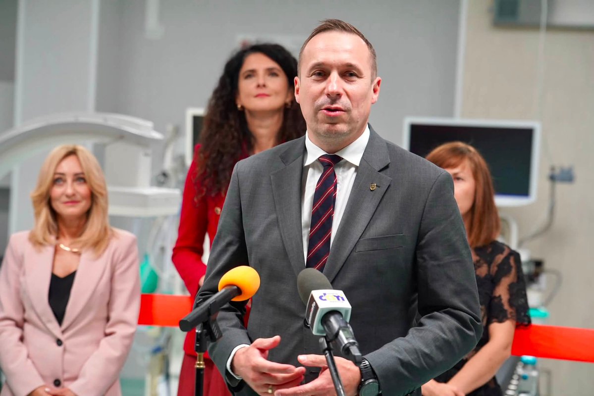 PawelGancarz's tweet photo. W Wałbrzychu otworzyliśmy kolejną inwestycję zrealizowaną dzięki środkom z KPO. Nowoczesny Zakład Endoskopii Zabiegowej w Szpitalu im. dra A. Sokołowskiego to lepsze warunki dla pacjentów, sprawniejsza diagnostyka i większe możliwości leczenia dla mieszkańców @Dolny_Slask. https://t.co/0VKSVUjA23