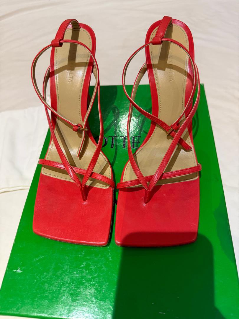 narasconsignmnt's tweet photo. Bottega Veneta Sandals worn once size 40.5 (also fits a 40)
box and dust bag available
$350
#narasconsignmentstore #bottega #luxuryshoes #Luxuryfashion https://t.co/yUz8O9MIiZ