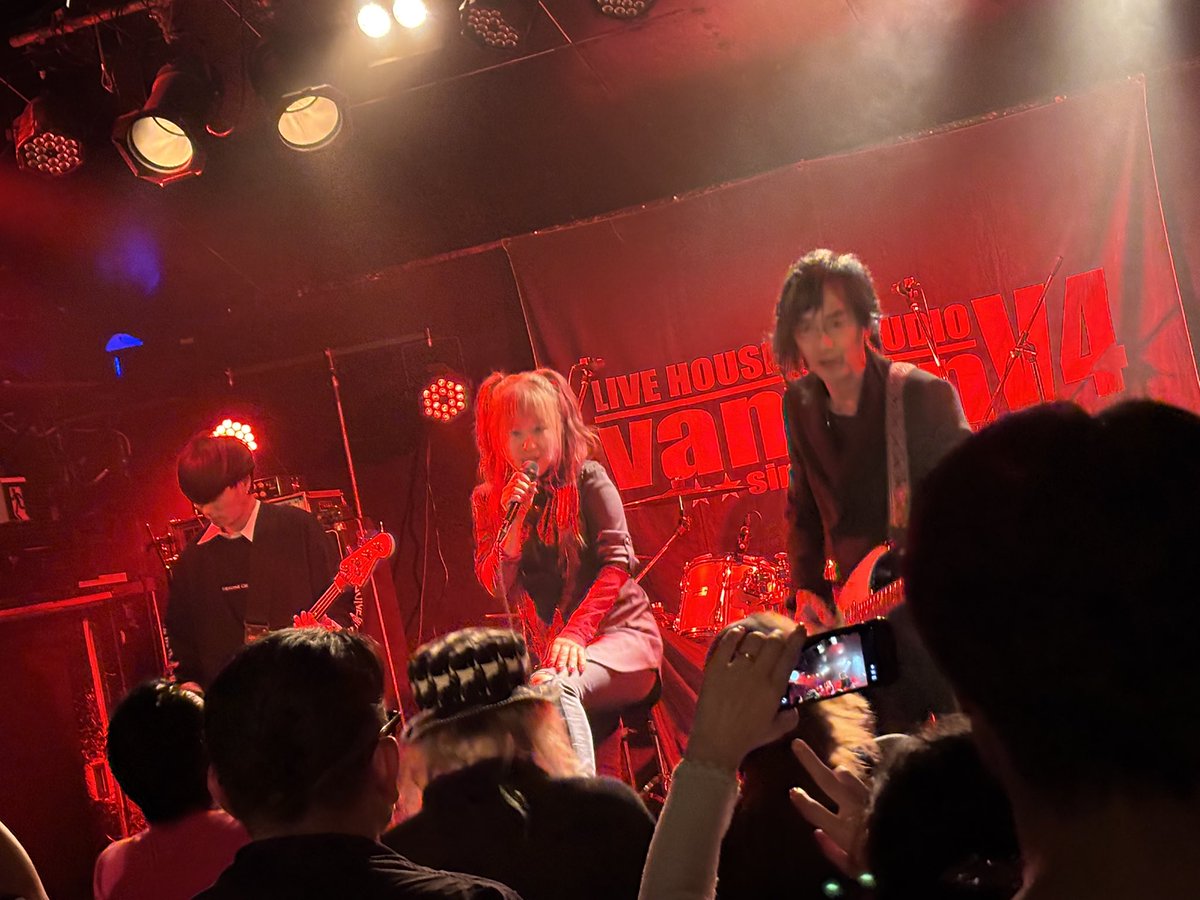 gsm1jW3S6ulvgzC's tweet photo. 30th Anniversary Tour 2026
「赤髪〜」ことin Red LIVE
元AODケンタサポート
#SIVIL
#vanvanV4 https://t.co/xyCBxbx7vE