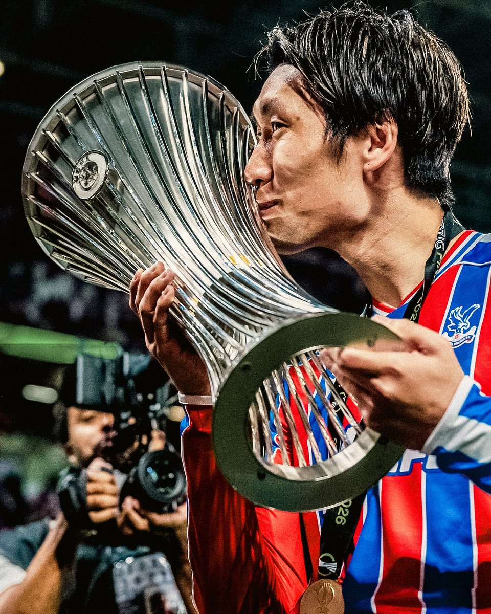 CPFC's tweet photo. Daichi Kamada running the show 🇯🇵

Click below to read more.