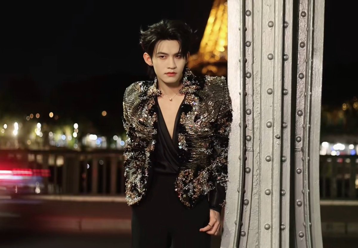 yu__a48's tweet photo. お仕事モードのモデル云旗。

#Yunqi
#Germanier
#ParisHauteCoutureWeek https://t.co/clxKaPEXSC