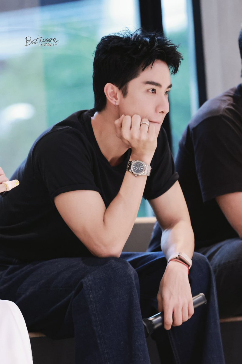 betweenTayNew's tweet photo. Heart Attack! 💘 @Tawan_V 

TNMR ADAAP CHITCHAT
#ADogAndAPlaneLIVE
#tawan_V #Taynew #เตนิว https://t.co/9DqNTpeLSb