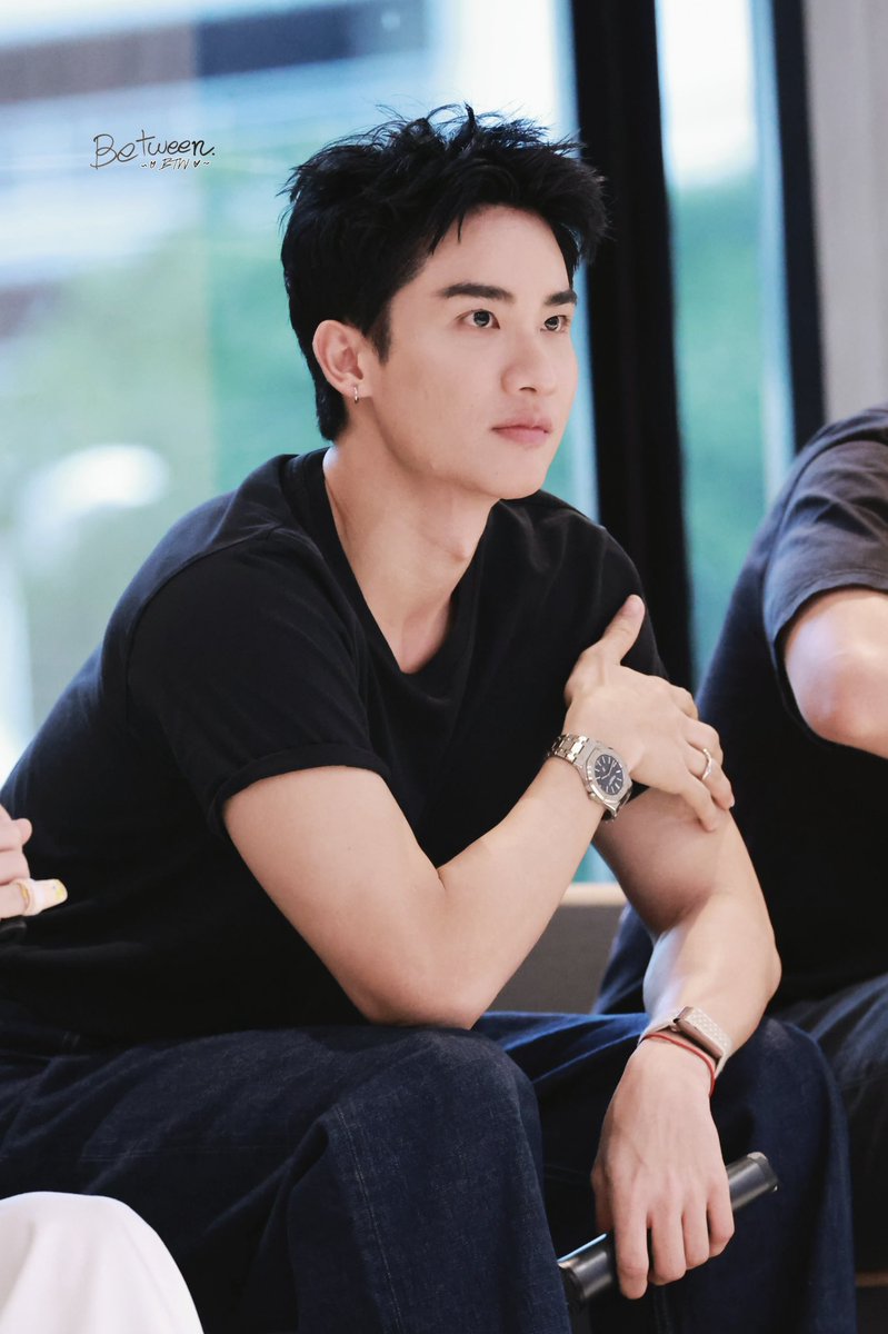 betweenTayNew's tweet photo. Heart Attack! 💘 @Tawan_V 

TNMR ADAAP CHITCHAT
#ADogAndAPlaneLIVE
#tawan_V #Taynew #เตนิว https://t.co/9DqNTpeLSb