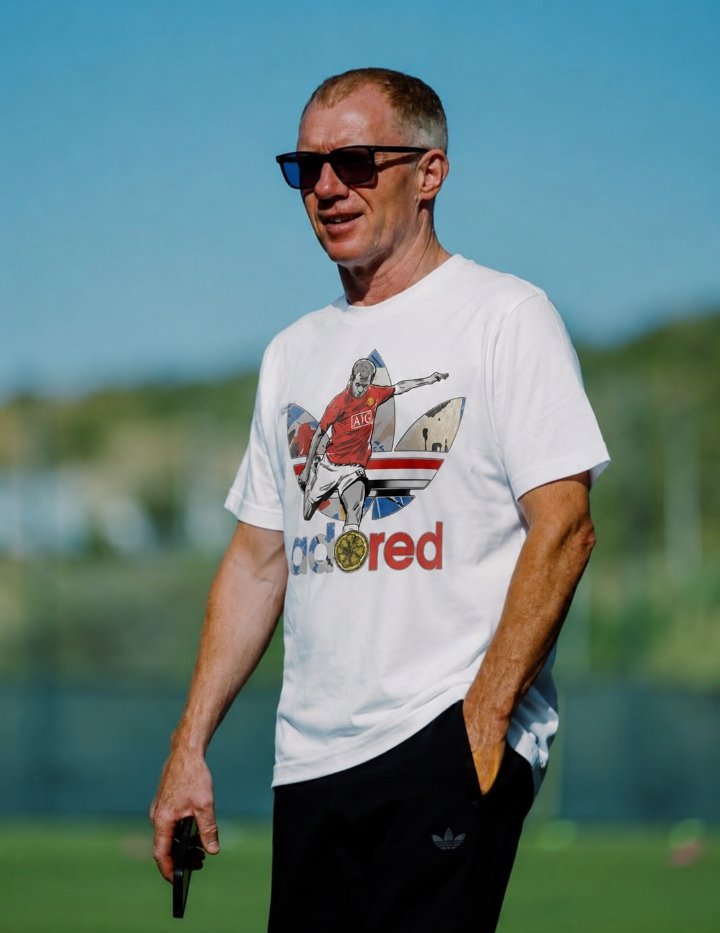 UtdadoRED_'s tweet photo. adoRED Scholes Roses Tshirts
Now Available at the Website

https://t.co/emhFv344cj

Please RePost
Cheers
#MUFC #ManUtd #adoRED #Summer #Scholes https://t.co/097TXLbXQn