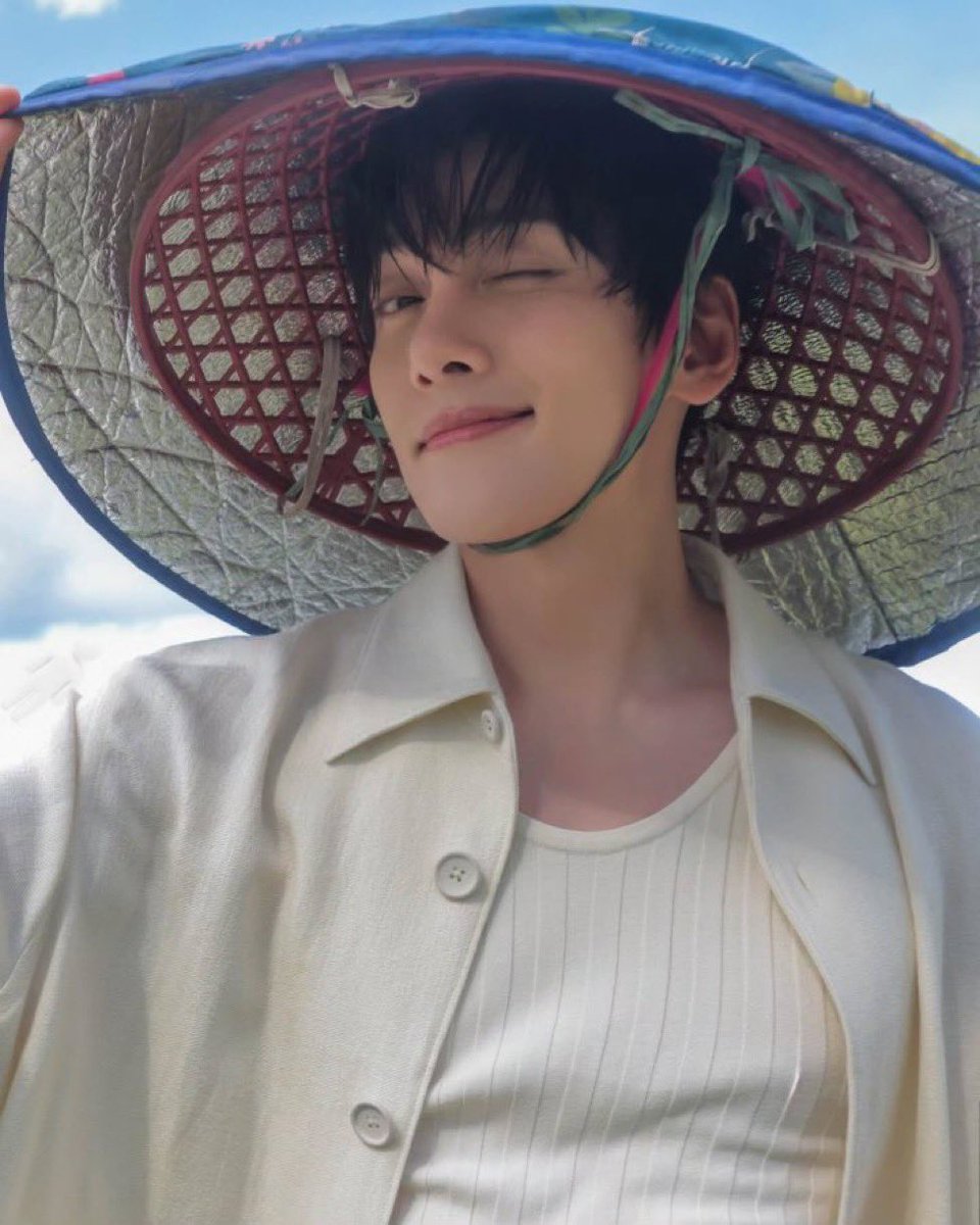 bokjeonlee59816's tweet photo. 같은 사람이라고 https://t.co/RdEyO6Q0Ql