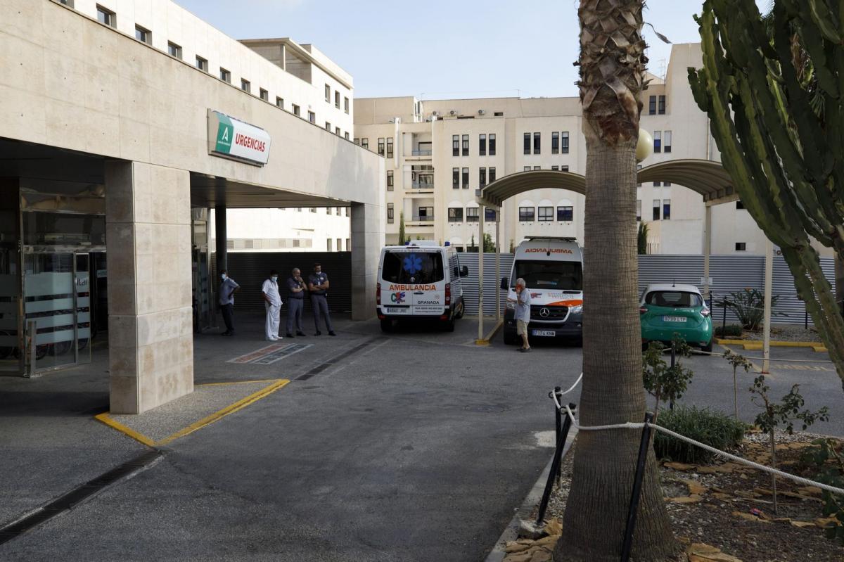 ccoogranada's tweet photo. 🚑CCOO Sanidad Granada denuncia que las Urgencias del Hospital Santa Ana DE #Motril están llegando al límite debido a la falta de personal médico
+INFO 🧐 https://t.co/qDtZfrgLm4 https://t.co/LwBOdzES97