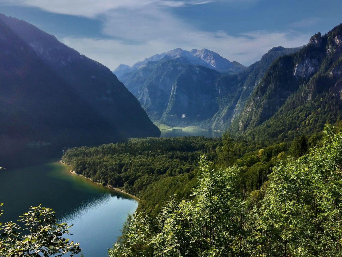 mrwtffacts's tweet photo. In Germany, a 16-year-old girl went swimming in Königssee Lake and found a 500-gram gold bar underwater. 

She handed it to police who spent months trying to find the rightful owner but no one came forward. 

Under German law, the gold was legally returned to the teenager. https://t.co/6qtIsQjQ1r