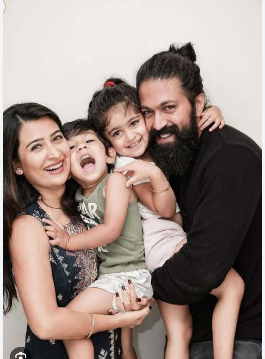 NaitikOraon's tweet photo. @worshipVK Money over family &amp; dignity 

What about Yash then ?? Is he single?? https://t.co/ntb27Uc7mN