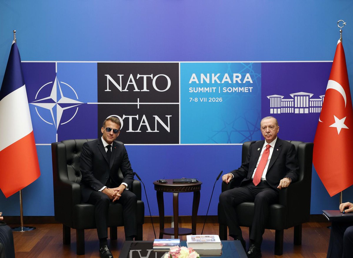 Akparti's tweet photo. Cumhurbaşkanımız Sayın Recep Tayyip Erdoğan, 36.⁠ ⁠NATO Devlet ve Hükümet Başkanları Zirvesi kapsamında Fransa Cumhurbaşkanı Emmanuel Macron ile bir araya geldi. #NATOsummit https://t.co/PYuwDKL2lG