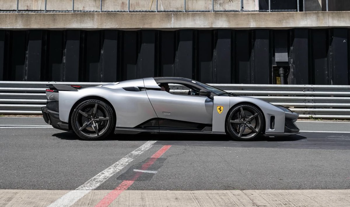 FlawlessSpec's tweet photo. Sanu Silver Ferrari F80 https://t.co/DaYjgKzVfB