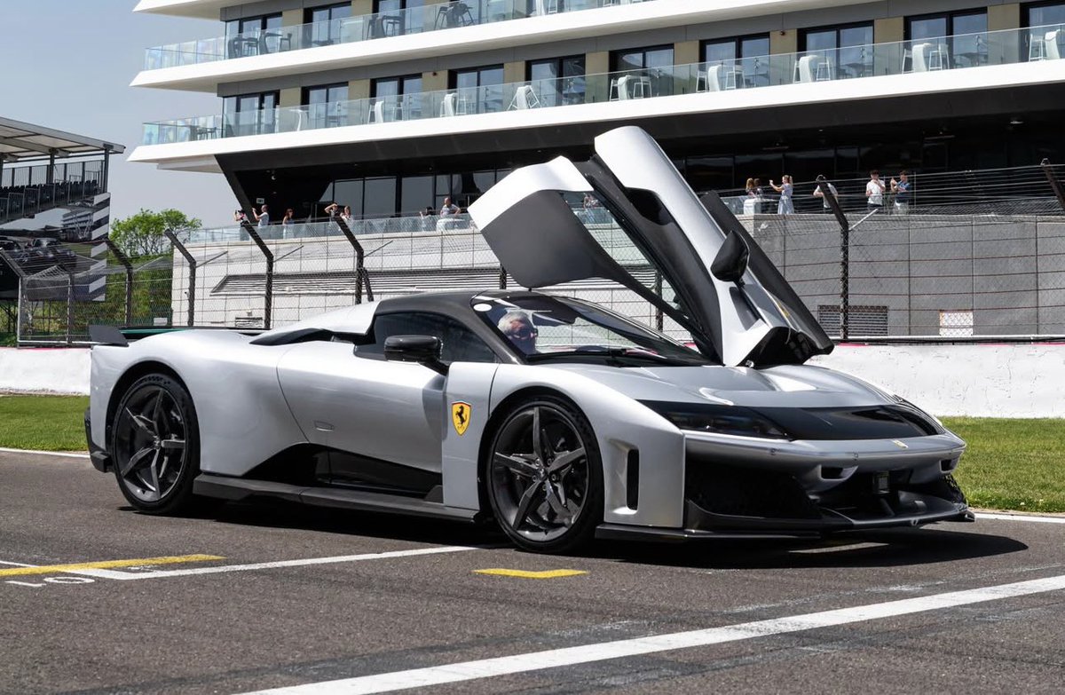 FlawlessSpec's tweet photo. Sanu Silver Ferrari F80 https://t.co/DaYjgKzVfB
