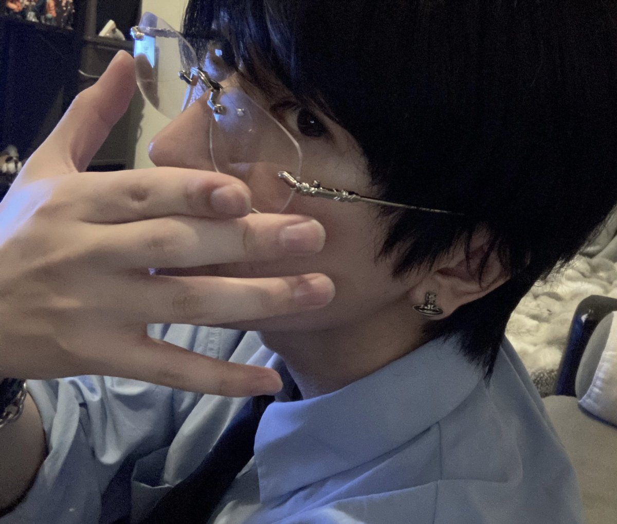 sketchbook1321's tweet photo. 眼鏡男子好きな人に刺され https://t.co/M3pHtTTx9k
