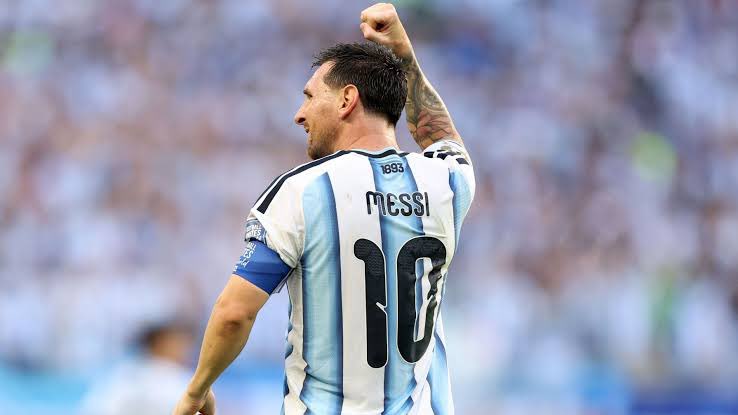 srdacolina's tweet photo. Todo torcedor sabe que não existe brasileiro que torce pela Argentina.

O real e verdadeiro motivo em 90% dos casos é pelo Lionel Messi.

Eu APOSTO que esse fenômeno irá sumir a partir da próxima Copa com a ausência do GOAT. https://t.co/gOUZMC1Pcb