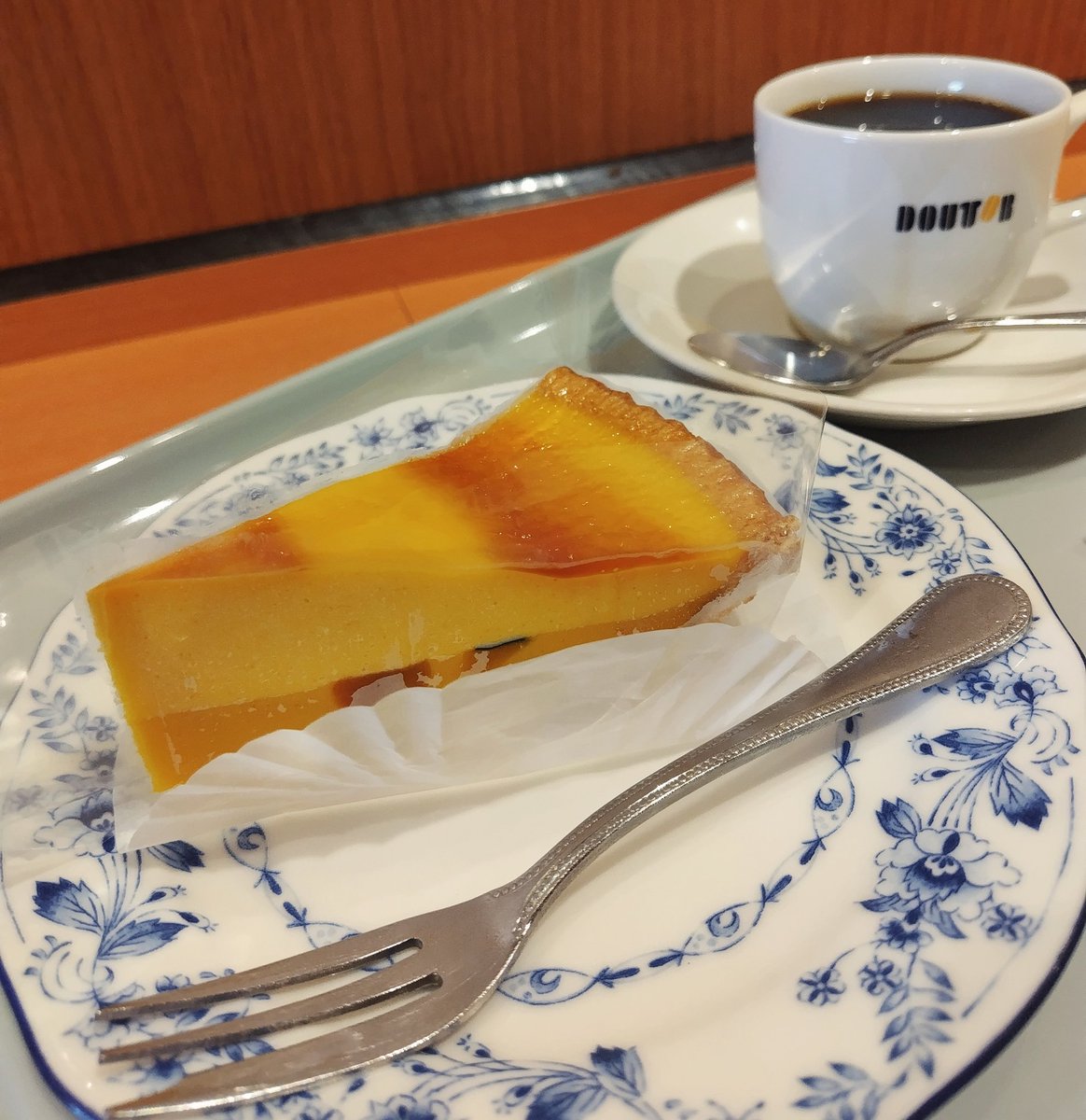 sakura_asatsuki's tweet photo. 皮膚科久しぶりに激混みで1時間以上待ちだったんで中抜けしてドトール待機して無事にアレルギー薬ゲット。警察署も行って🚲️盗難届けてきましたわ。応接室と書かれた取調室みたい所で対応して貰って、部屋中アンモニア臭で悲しい気持ちになりました⋯。 https://t.co/mRcvbFCjbf