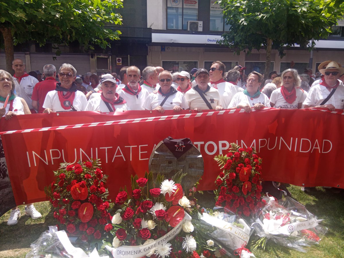 Martxoak3's tweet photo. ❤️‍🔥 #M3MORIA ✊🏿🌹✌🏿

✔️ Germán Rodriguez eta Joseba Barandiaran gogoan. https://t.co/KVx1bJK1RX
