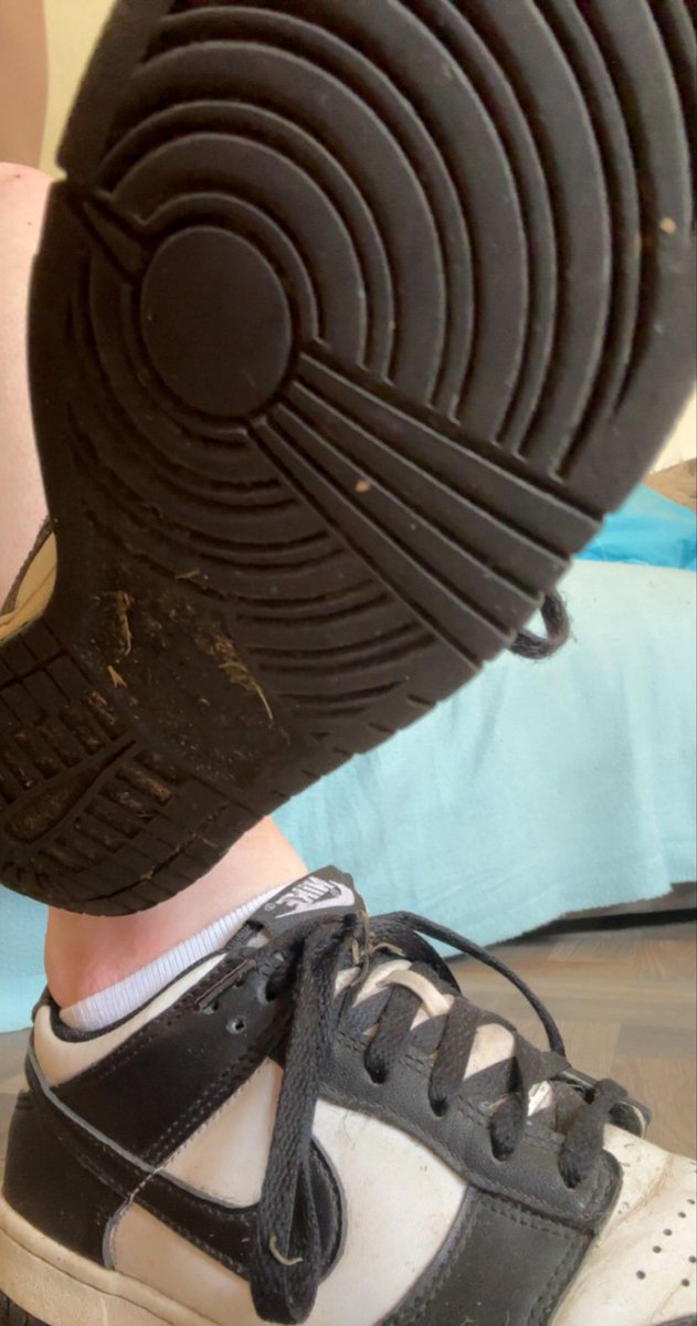 missdreamzx's tweet photo. The perfect view 🙇🏻😌💸

Finsub session feet trainersub lifestyle worship footfetish https://t.co/HiygcO8Ic3