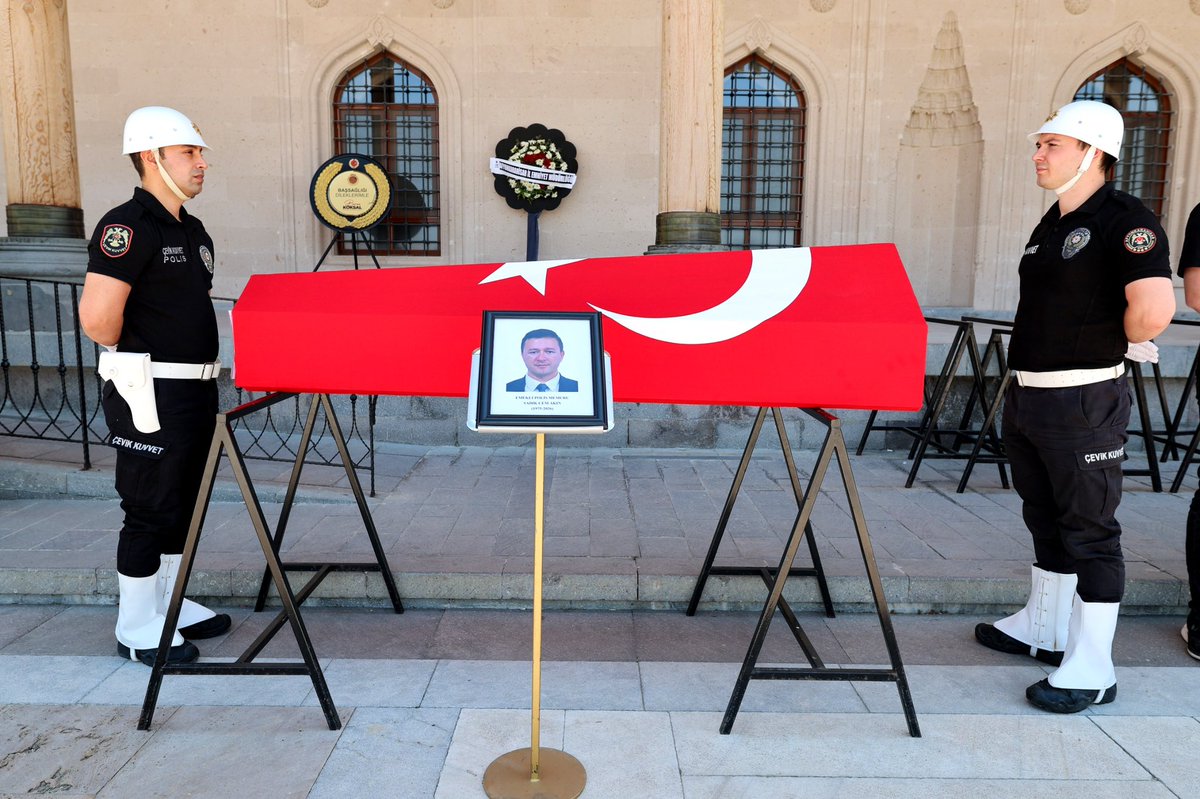 AfyonValiligi's tweet photo. Valimiz Dr. Naci Aktaş, rahatsızlığı nedeniyle vefat eden Afyonkarahisar İl Emniyet Müdürlüğümüzden emekli Polis Memuru Sadık Cem Akın için öğle namazını müteakip Paşa Camiinde kılınan cenaze namazına katıldı.

Merhum Sadık Cem Akın’a Allah’tan rahmet, ailesi ve sevenlerine başsağlığı ve sabır diliyoruz.