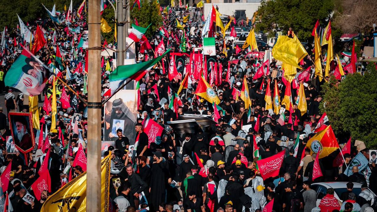 zfg157sa's tweet photo. خدا به تو عزت داد و تو به ایران و همه امت‌های مسلمان و آزاده‌ی دنیا این عزت را بخشیدی...
نجف، تشییع پیکر امام شهید امت
#باید_برخاست
#ایرانی_ترین_ایرانی https://t.co/58wkFExF42