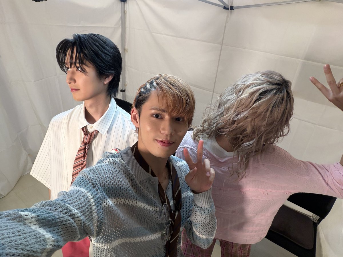 takubo_official's tweet photo. リリイベ所沢‼️

ありがとうございました🙇
リリース日にみんなと過ごせて楽しかった！！

満足！

誰も見てくれないし
森さんとも決別したらしいです

#BUDDiiS 
#宇宙へ届けキミ都市 
#本日のもーりー 
#本日のゆうま https://t.co/2CSzg6GSec