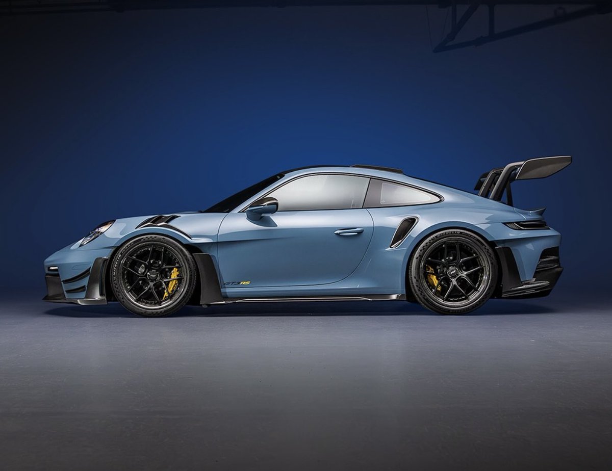 PorscheCIub's tweet photo. Paint-to-Sample Nashy Blue 992 GT3 RS https://t.co/KiAc1hpQ6J
