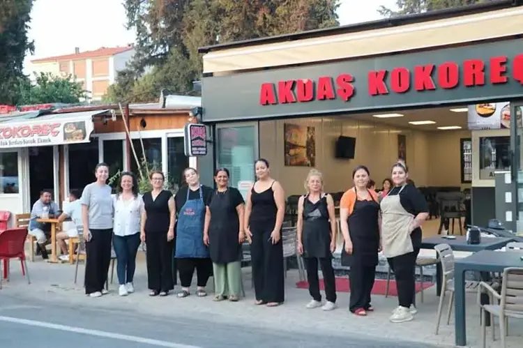 etginlik's tweet photo. İzmir Ödemiş'te tamamı kadın esnaflardan oluşan Kurtuluş Sokak: https://t.co/3PmyNgVn56