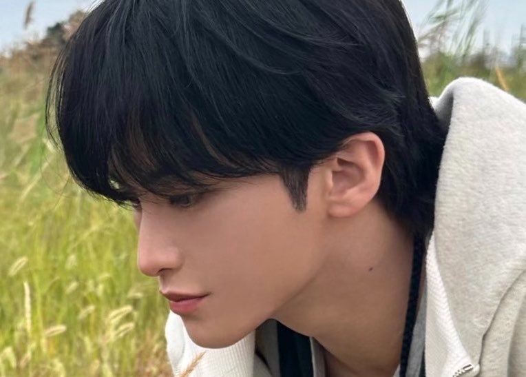 802markpercent's tweet photo. 마크는 유명한 옆선 미인🤭🩵 https://t.co/rzKSnV56Iz