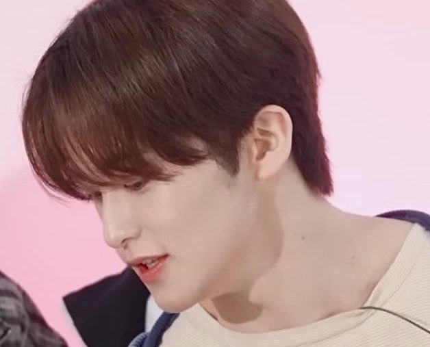 802markpercent's tweet photo. 마크는 유명한 옆선 미인🤭🩵 https://t.co/rzKSnV56Iz